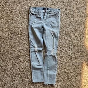 AEO Women's Distressed Light Gray Ankle Jeans